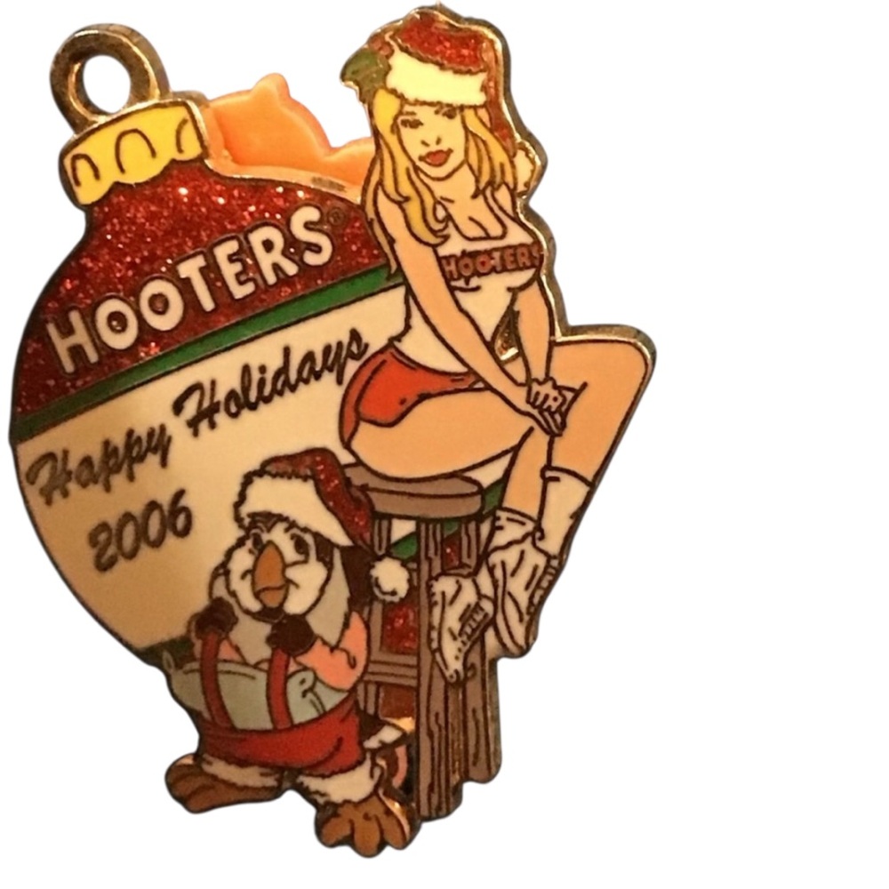 VINTAGE Hooters Holiday Pin 2006